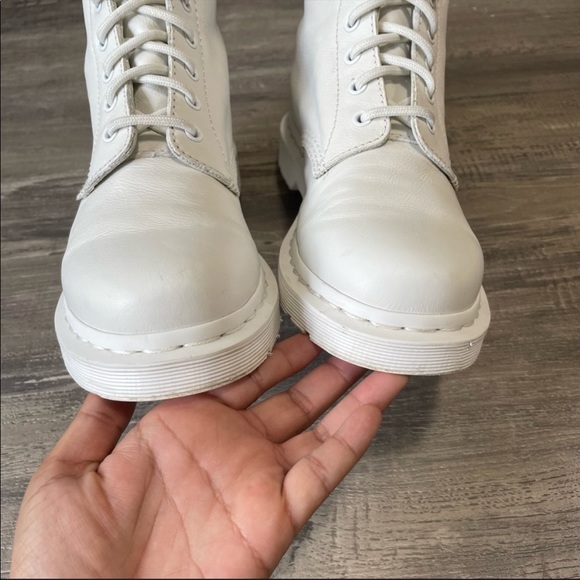 DR MARTEN all white soft leather size 9 - Picture 8 of 12